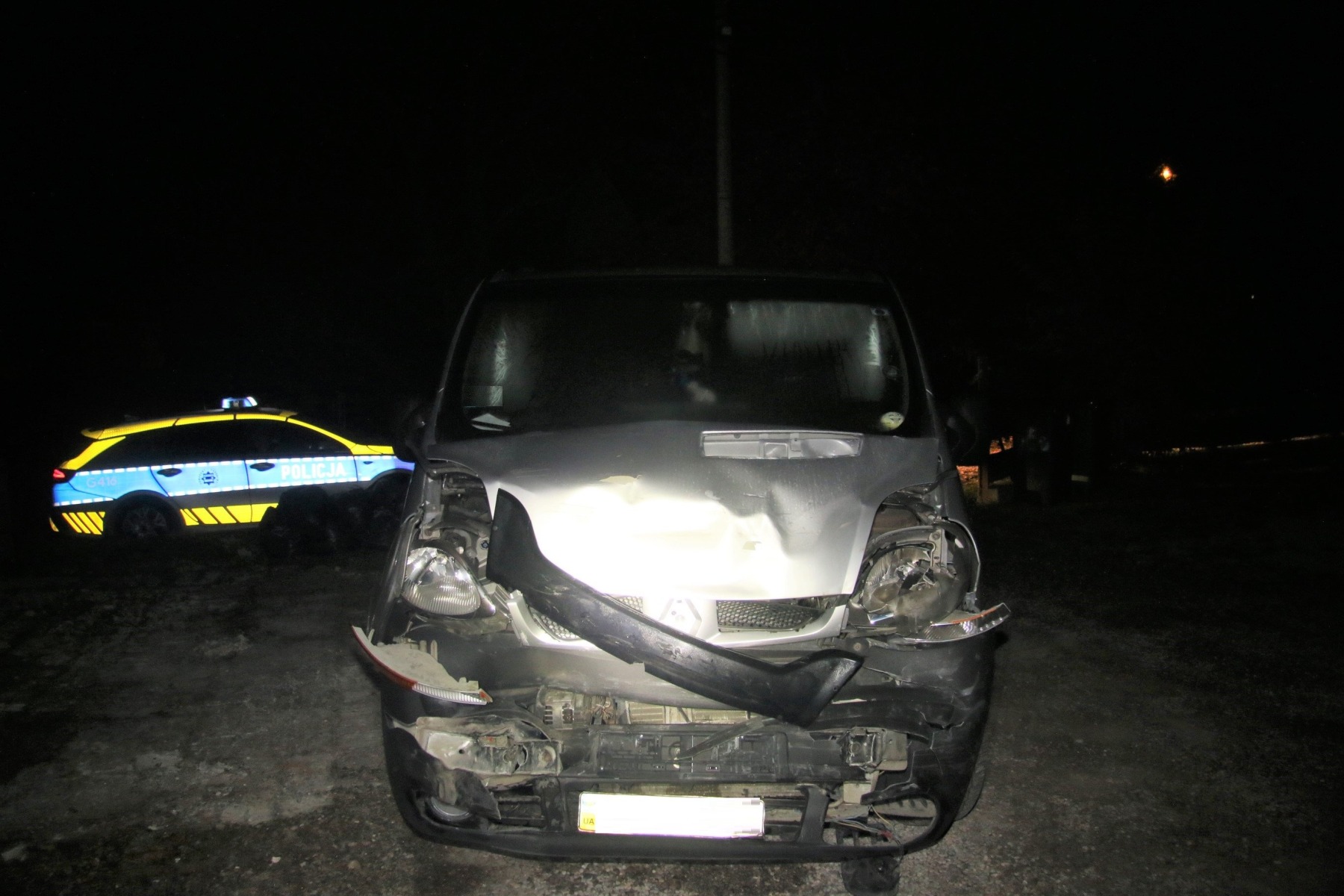 Policjanci zatrzymali sprawcę kolizji drogowej. Jest podejrzany o jazdę w stanie nietrzeźwości