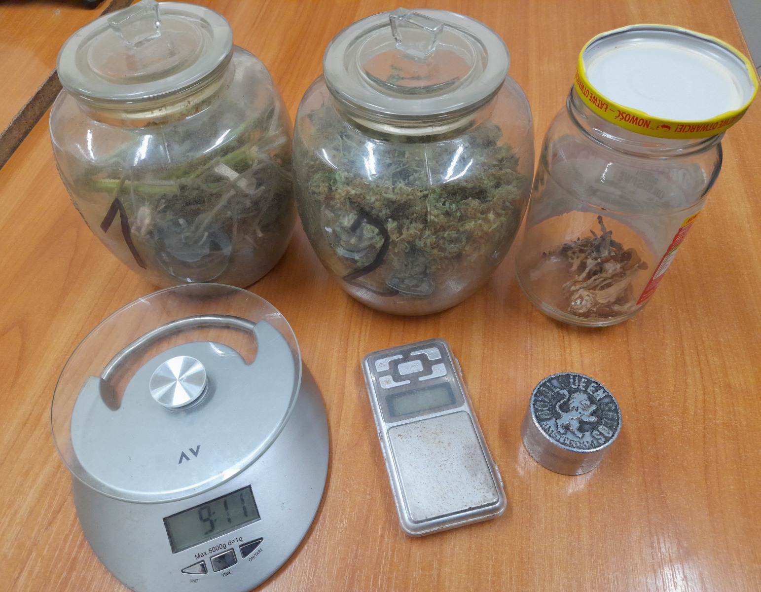 45-latek podejrzany po posiadanie marihuany i grzybków halucynogennych