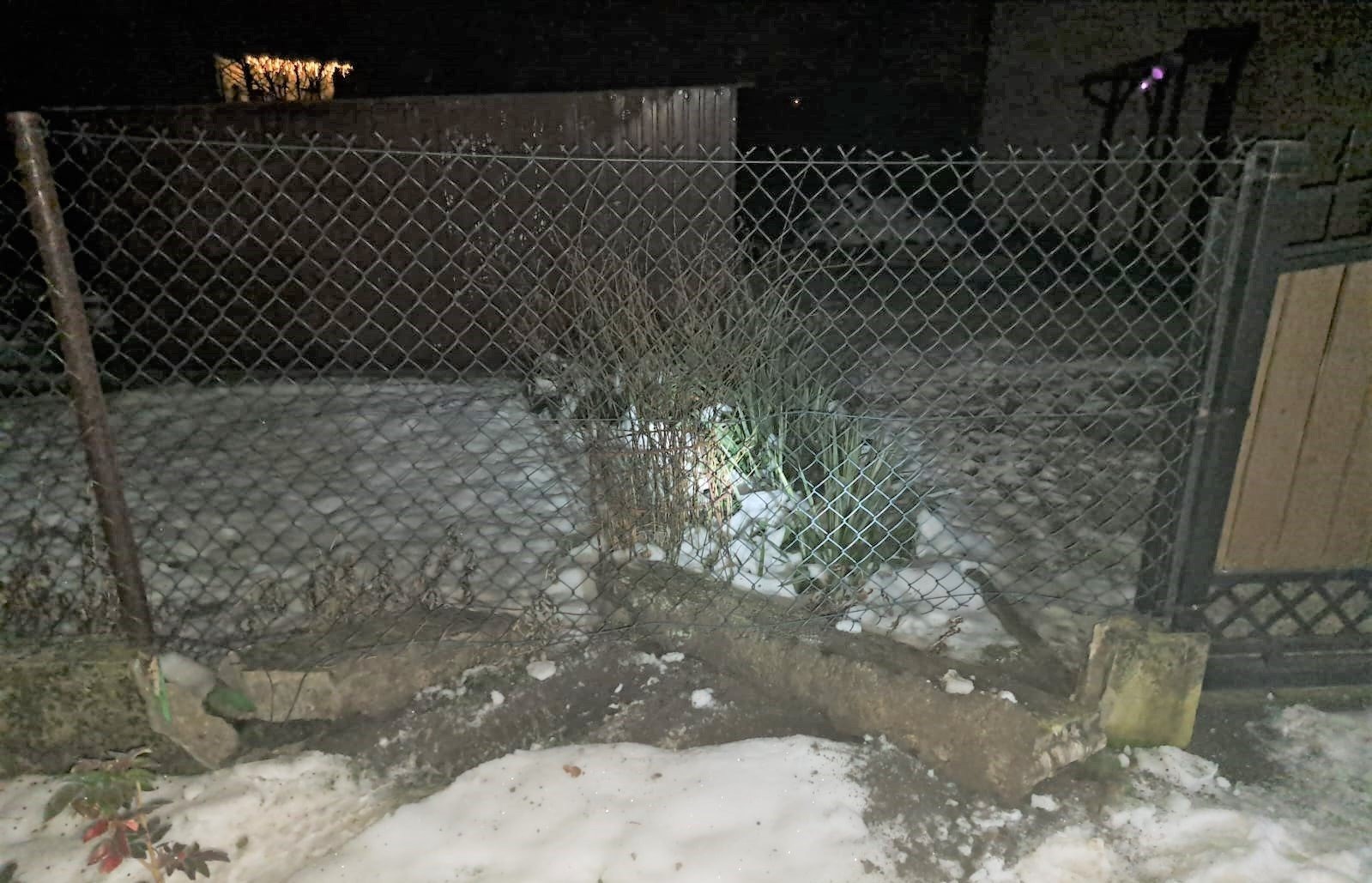 Stracił panowanie nad pojazdem, wypadł z jezdni i uderzył w ogrodzenie posesji. Badanie jego stanu trzeźwości wykazało aż 2,7 promila alkoholu