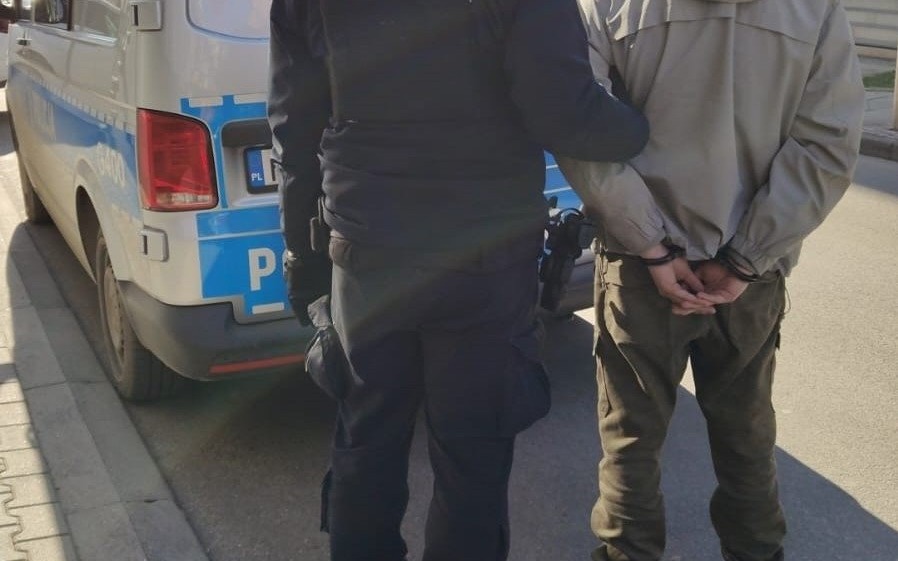 Policjanci zatrzymali obcokrajowca poszukiwanego czerwoną notą Interpolu