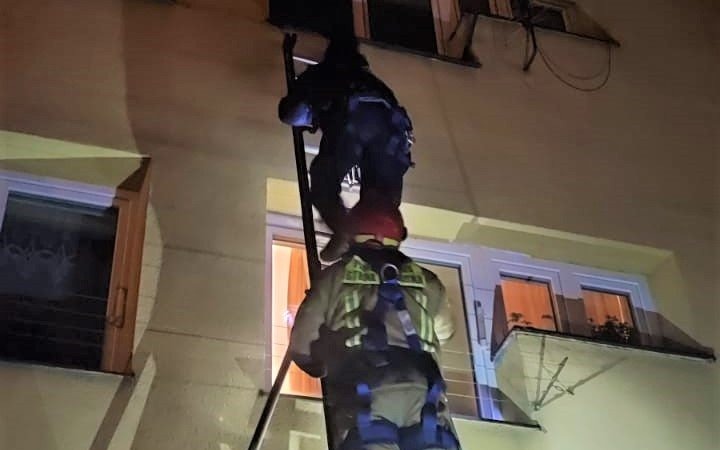 Policjanci i strażacy interweniowali w jednym z oświęcimskich mieszkań
