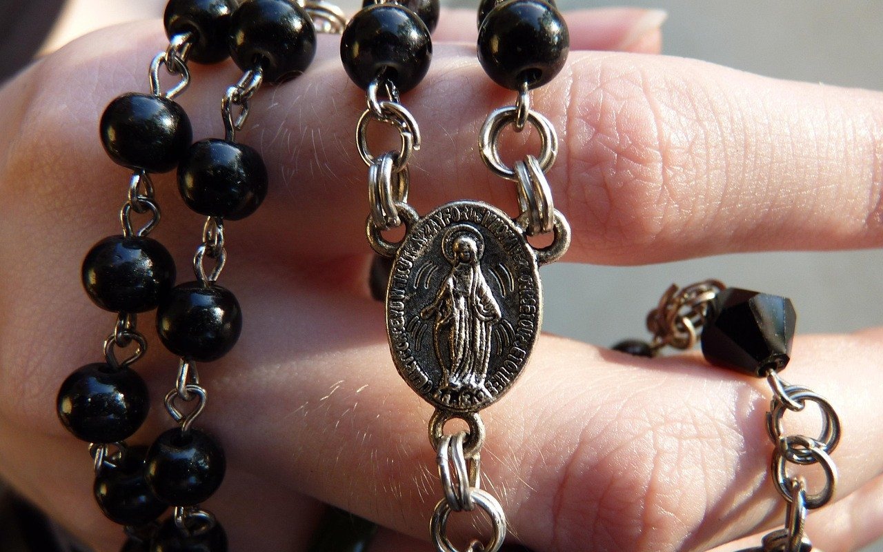 Krzyżyki, medaliki, różańce – najpiękniejsza biżuteria na Jubileusz Pielgrzymi Nadziei