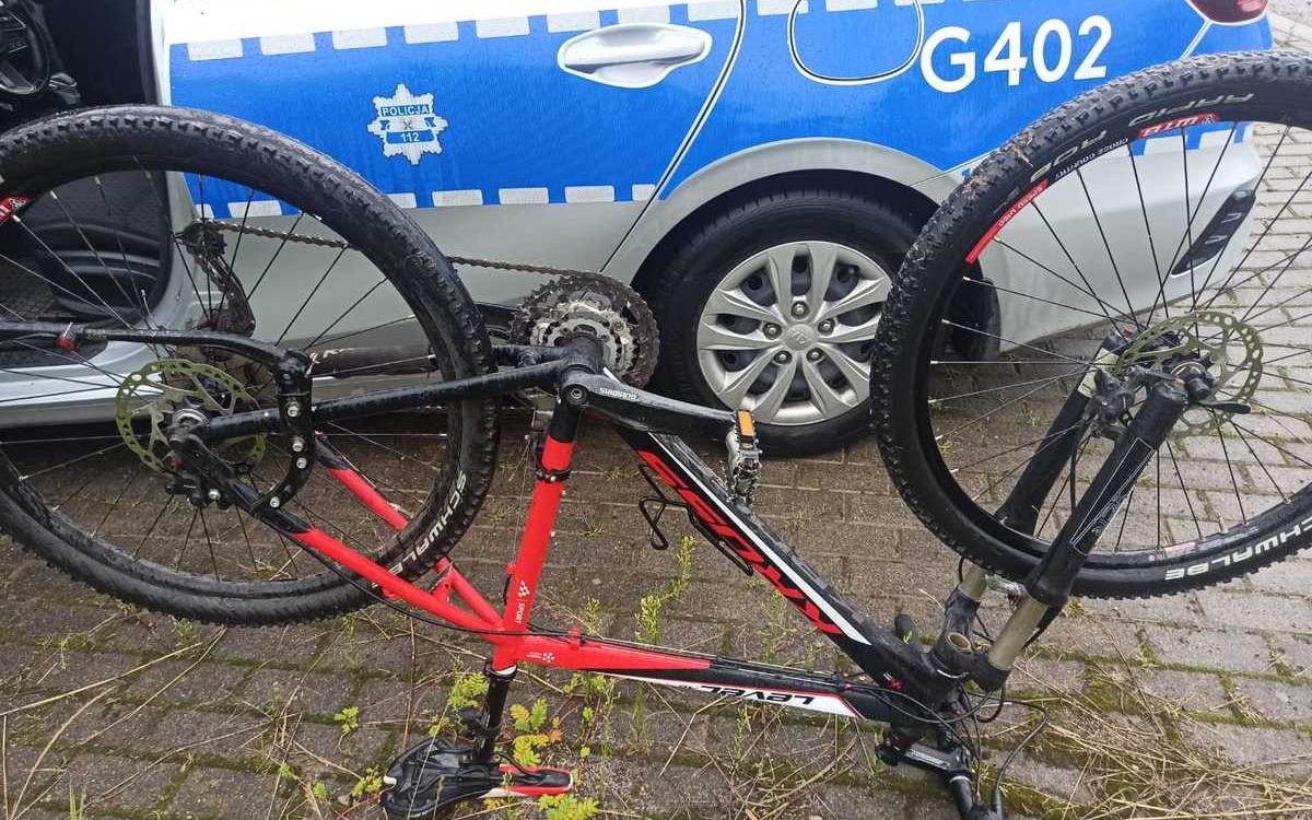 Właściciele ujęli złodzieja, który jechał na ich rowerze