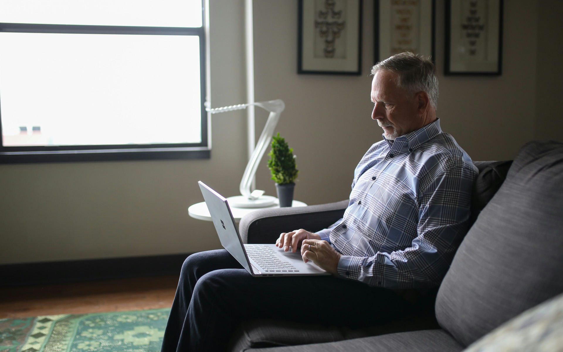 Mobilność bez ograniczeń – nowoczesne wózki, które wspierają aktywne życie