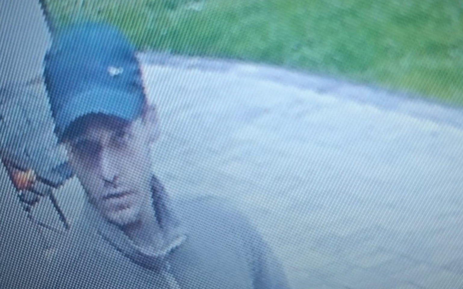 Poszukiwany sprawca kradzieży. Rozpoznajesz mężczyznę na zdjęciu. Powiadom Policję