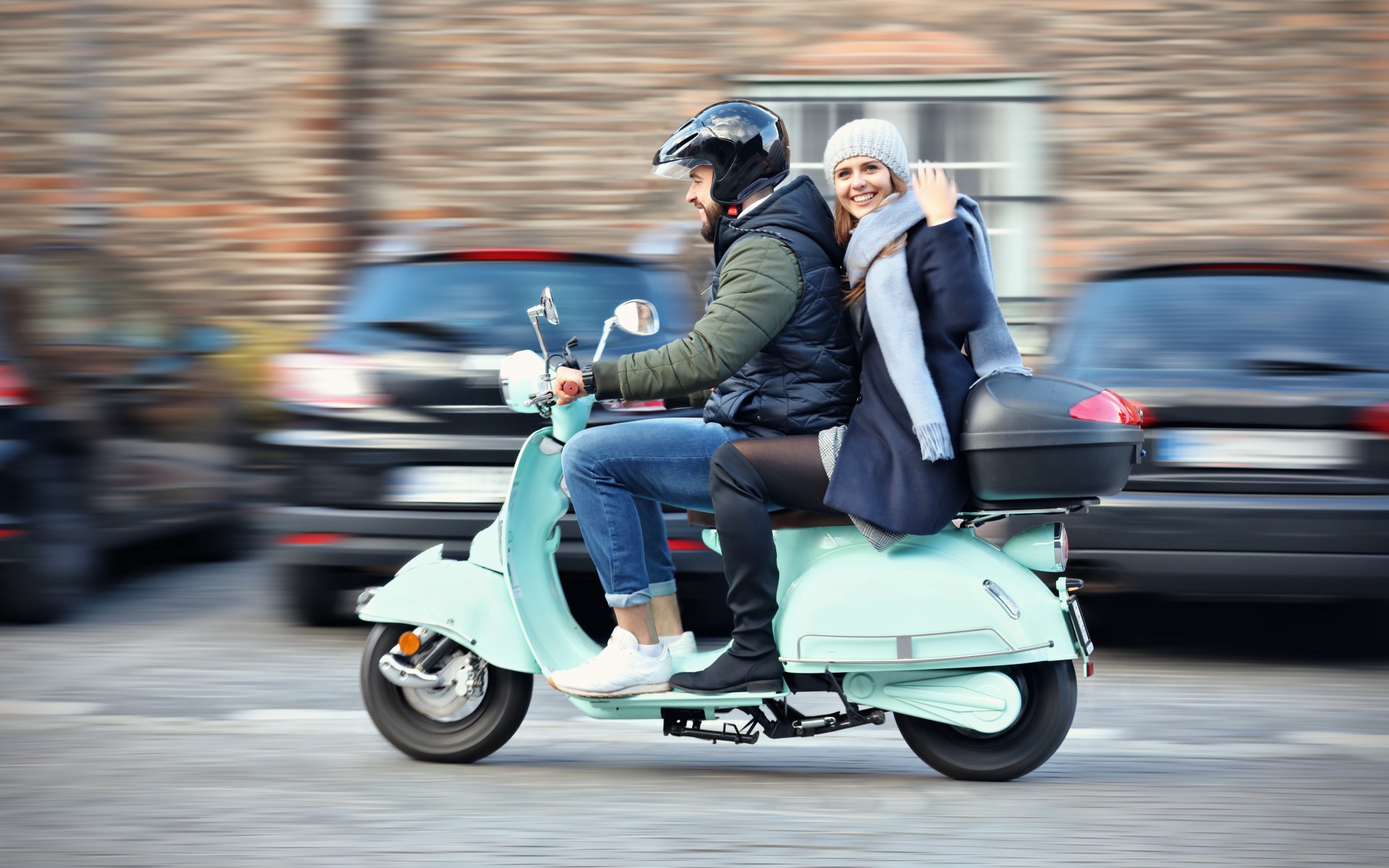 Skutery Peugeot – zalety technologii i mobilności