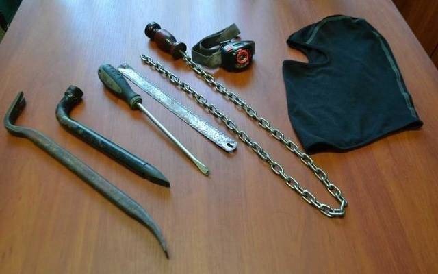 Złodziejski duet tata i syn z Sosnowca wpadł podczas skoku na kiosk w Oświęcimiu