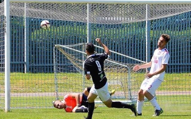 4. liga. Unia Oświęcim była skuteczna do bólu w starciu z Michałowianką [ZDJĘCIA]