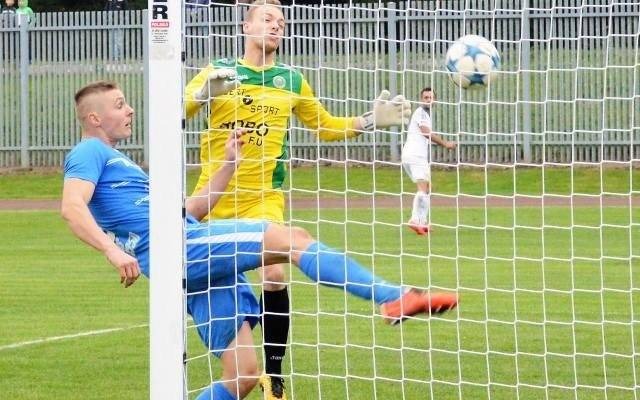 IV liga piłkarska. Unia Oświęcim na Hutniku Kraków potrzebuje cierpliwości i skuteczności