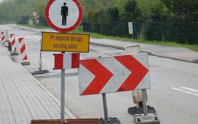 Rozpoczął się remont dróg na osiedlu Stare Stawy w Oświęcimiu. Nareszcie - mówią mieszkańcy