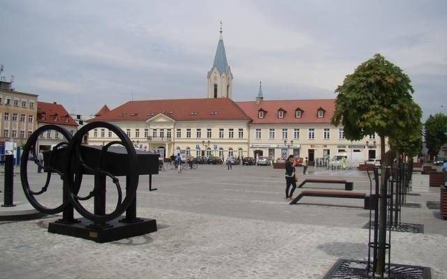 Utrudnienia w ruchu kołowym na Rynku Głównym w Oświęcimiu podczas Jarmarku Kasztelańskiego