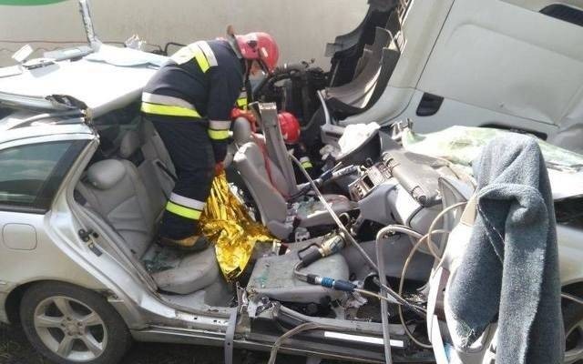 Zderzenie tira z autem osobowym na Fabrycznej w Oświęcimiu. Droga 44 będzie zablokowana do 14