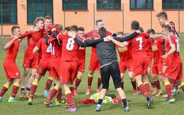 Małopolska liga juniorów: Soła Oświęcim lepsza od lidera, Hutnika Kraków. ''Złoty gol” Patryka Ryszki [ZDJĘCIA]