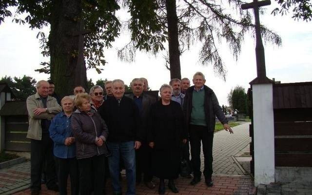 Dlaczego kontener na śmieci na cmentarzu nie może wrócić na dawne miejsce - pytają w Jawiszowicach