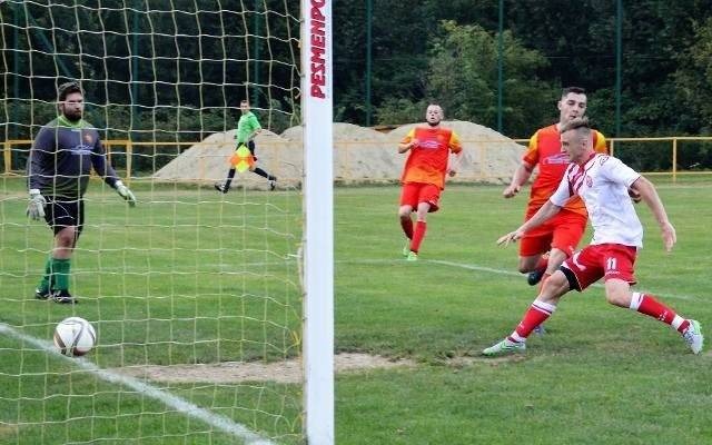 Regionalny Puchar Polski. Soła Oświęcim gromi w Malcu miejscową Zgodę. Filmowy gol Maksa Nowaka [ZDJĘCIA]