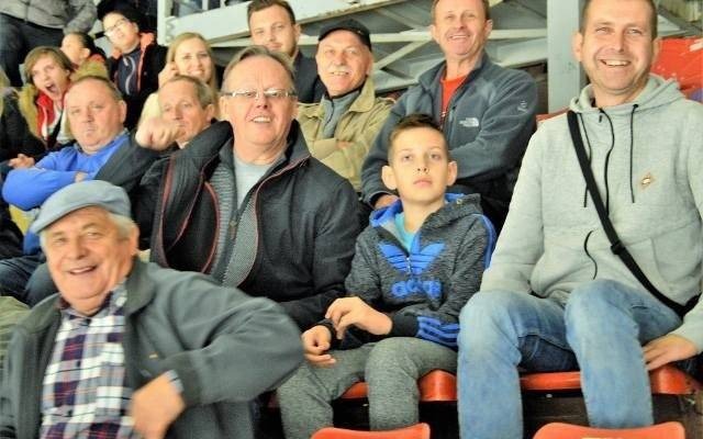 Hokej. Kibice na meczu Unia Oświęcim - Comarch Cracovia [Zdjęcia]