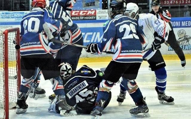 Hokej, kwalifikacja do OOM. UKH Unia Oświęcim pokonała Sokoły Toruń. Wielki dzień Krystiana Sosnowskiego