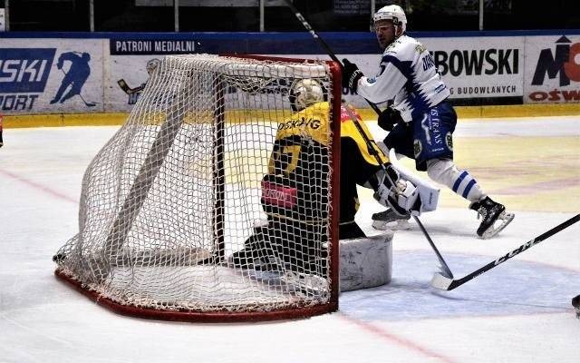 Hokej. Unia Oświęcim po wygranej z Katowicami wciąż pozostaje w grze o półfinał