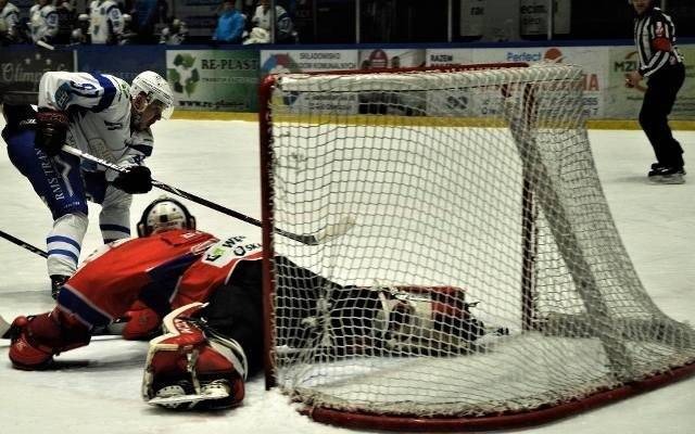 Hokej. Unia Oświęcim pokonała Polonię Bytom. Hat-trick Aleksieja Trandina