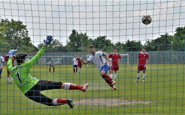 1. liga juniorów zachodniej Małopolski. Unia Oświęcim pierwsza w sezonie pokonała Spartaka Skawce, świeżo upieczonego mistrza