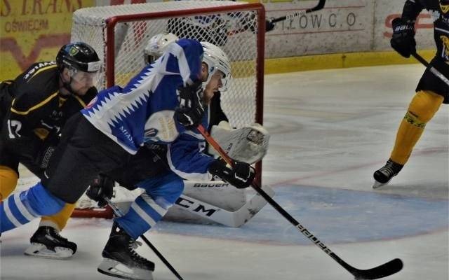 Hokej. Unia Oświęcim zagrała sparing z GKS Katowice. Było sporo goli, ale też i walka na pięści