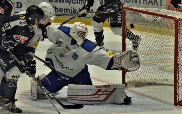 Hokej. Re-Plast Unia Oświęcim konsekwentna do bólu, u siebie wciąż przegrywa, tym razem z Lotosem