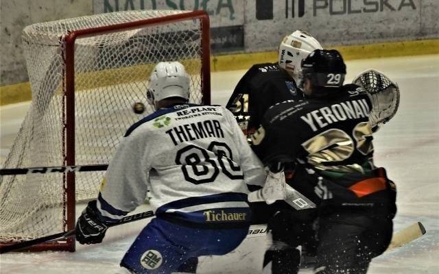Hokej. Re-Plast Unia Oświęcim rzuciła na kolana GKS Tychy, mistrza Polski