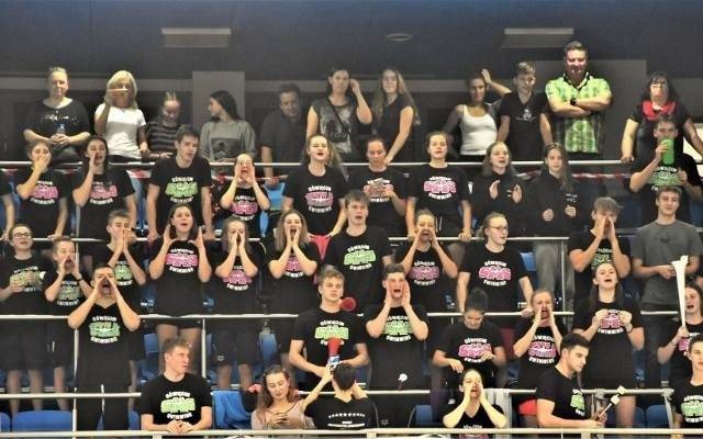 Oświęcim, pływacka liga SMS 2019 (dzień 1). Walka toczyła się w wodzie i na trybunach