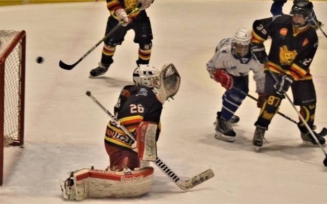 1. liga hokejowa. Łódź „zatopiona” przez Kamila Daniliszyna. Ciężki bój UKH Unia Oświęcim o pełną pulę