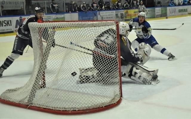 Re-Plast Unia Oświęcim po drugiej wygranej nad Lotosem Gdańsk jest w połowie drogi ćwierćfinału hokejowego play-off