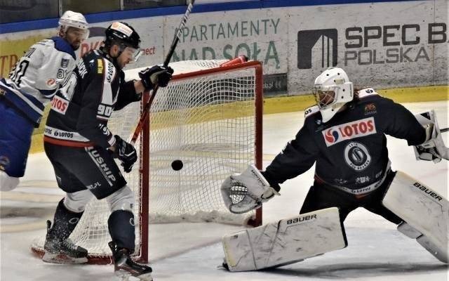 Ćwierćfinał hokejowego play-off: Re-Plast Unia Oświęcim po wygranej w Gdańsku jest o krok od półfinału
