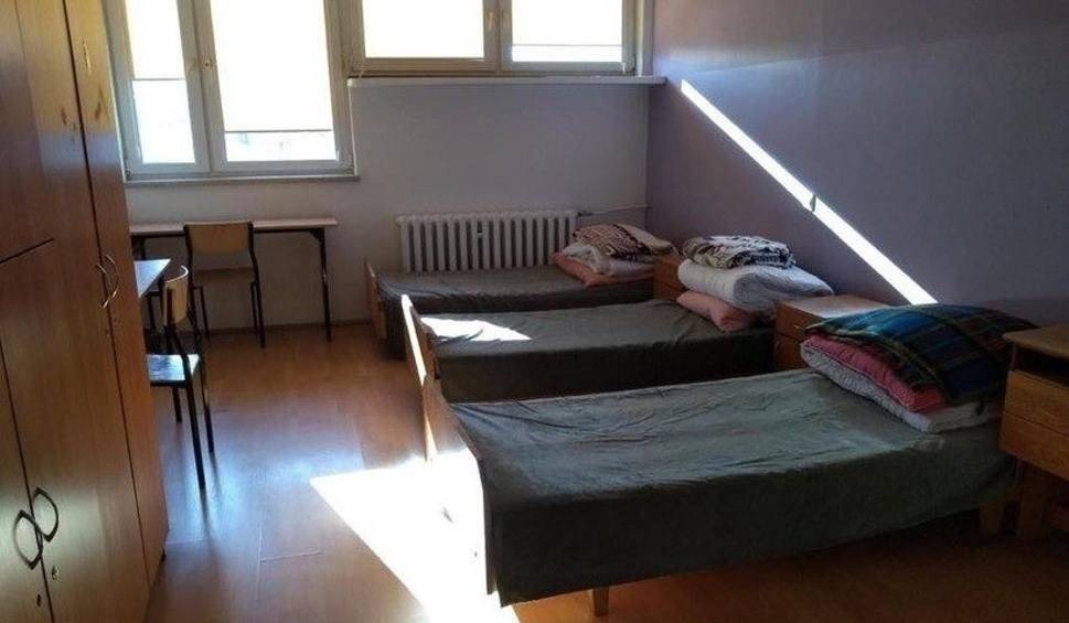 W takich warunkach mieszkają ludzie poddani kwarantannie