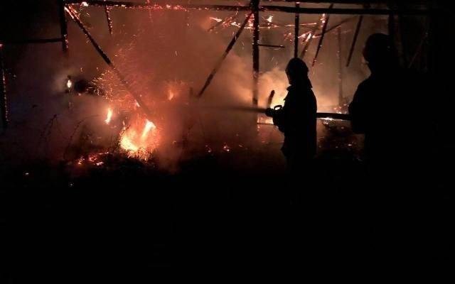 Nocny pożar w Skawinkach. Spłonął budynek gospodarczy