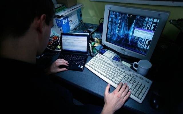 Grozili nauczycielom na lekcjach online. Szuka ich policja