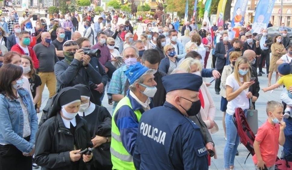 Ścisk na urodzinach JP II. Nie słuchali policjantów!