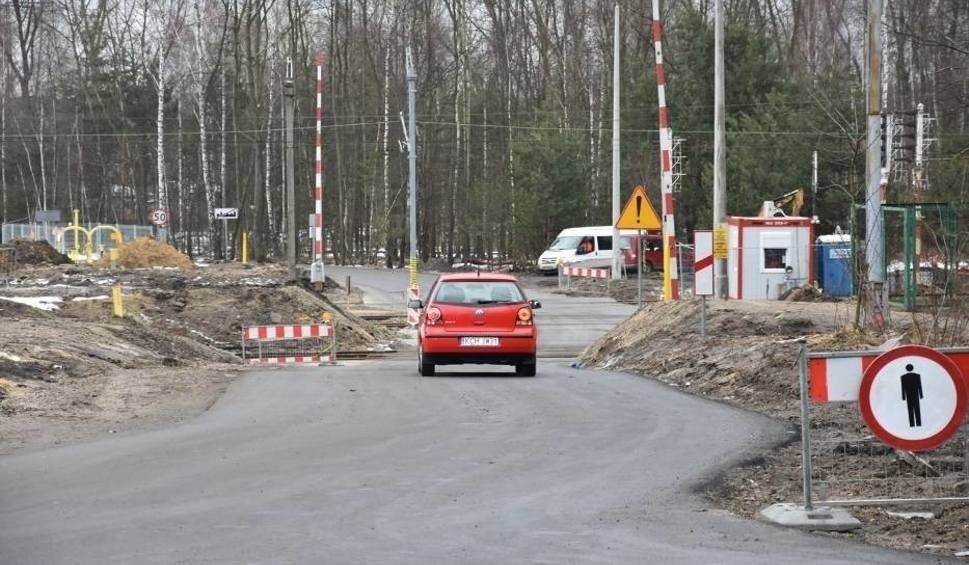 Nowy peron na stacji w Trzebini już działa. Otwarcie wiaduktu na ul. Słowackiego z poślizgiem [ZDJĘCIA]