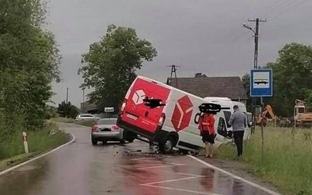 Przytkowice. Dostawczak najechał na busa. Dwie osoby ranne