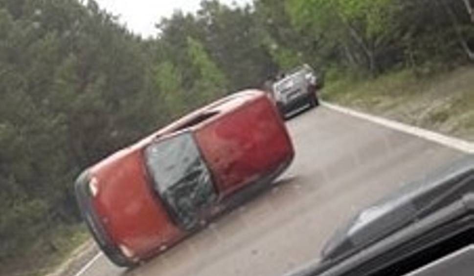 Wypadek w Bukownie. Samochód zablokował drogę [ZDJĘCIA]