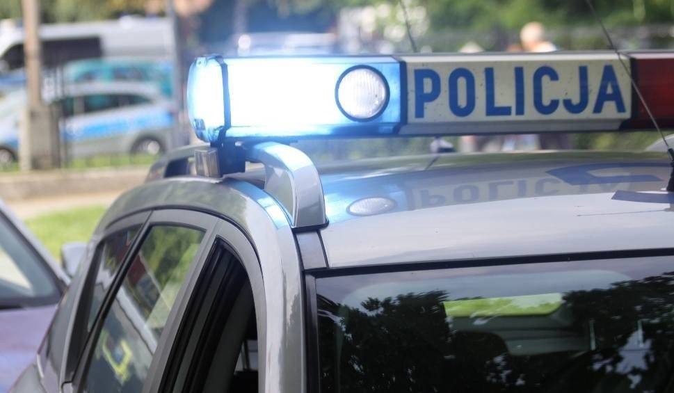 Kolizja na drodze krajowej 44 w Nowych Dworach. Zderzyły się trzy samochody