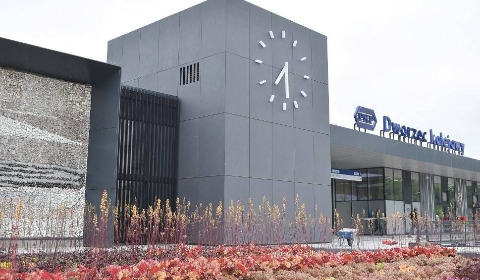 Nowy dworzec PKP w Oświęcimiu. Już można zobaczyć