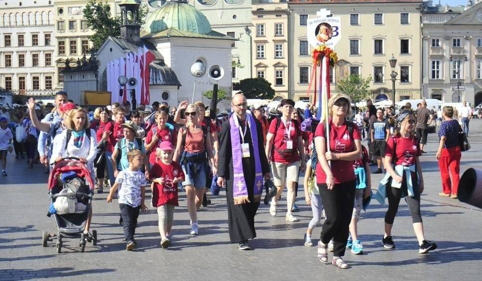 Krakowska pielgrzymka w czasach epidemii. Na Jasną Górę będzie można też wędrować online
