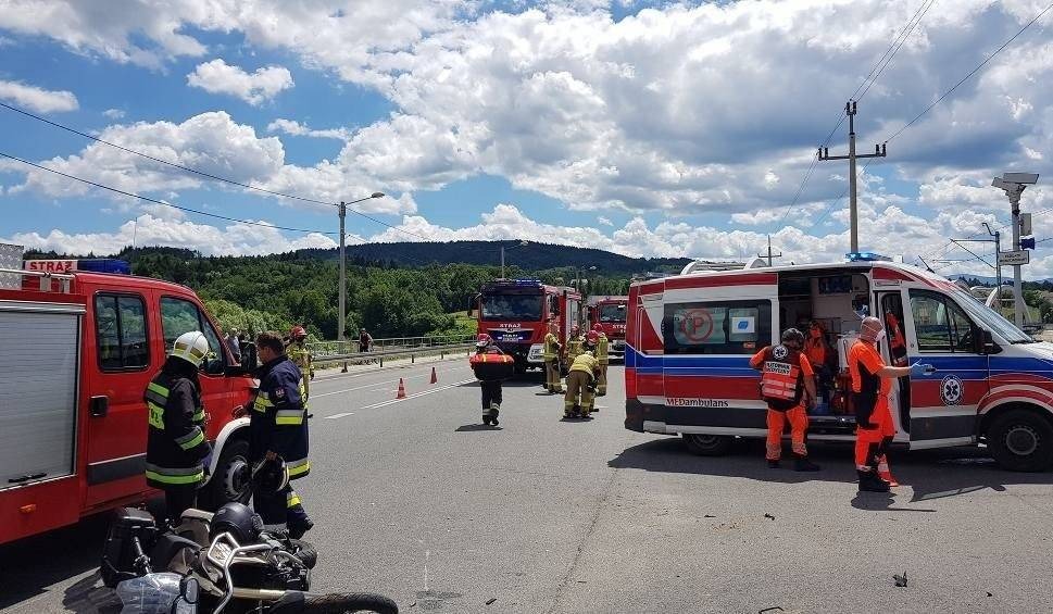 Dąbrówka. Zderzenie motocykla z traktorem. Jedna osoba ranna