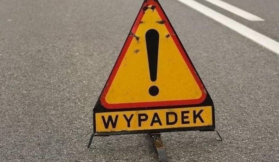 Oświęcim. Ciężarówka w rowie. Zablokowana DK 44
