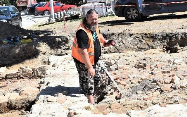 Oświęcim. Odkopali mury dawnego dworu znanego rodu