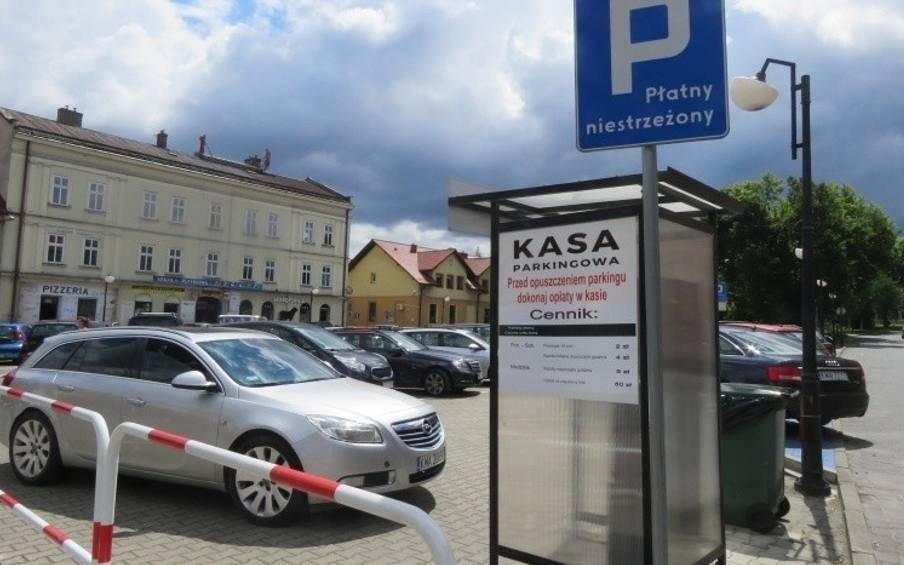 Wadowice oddały parking prywatnej firmie, opłaty wzrosły