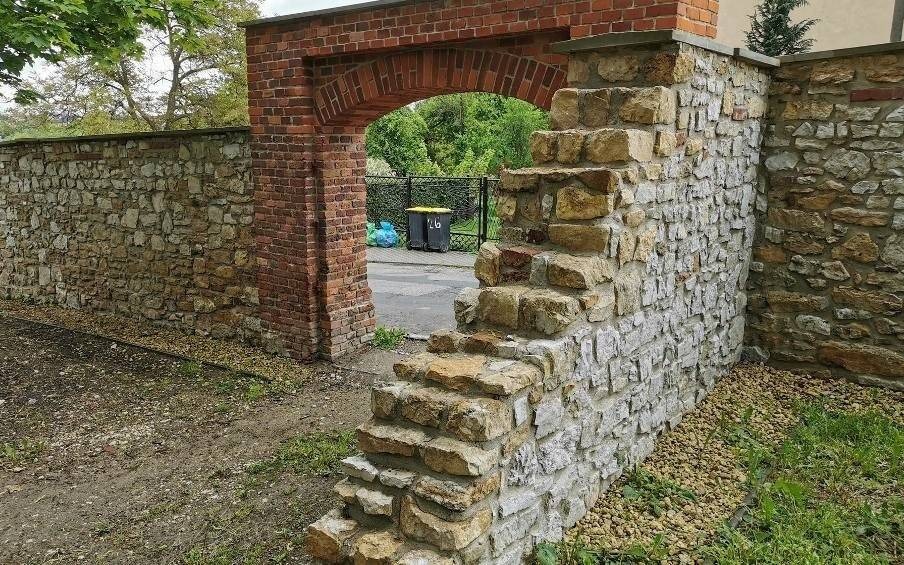 Park pałacowy w Kościelcu odzyska dawny blask. Marzą jeszcze o odbudowie Pałacu Starzeńskich [ZDJĘCIA]