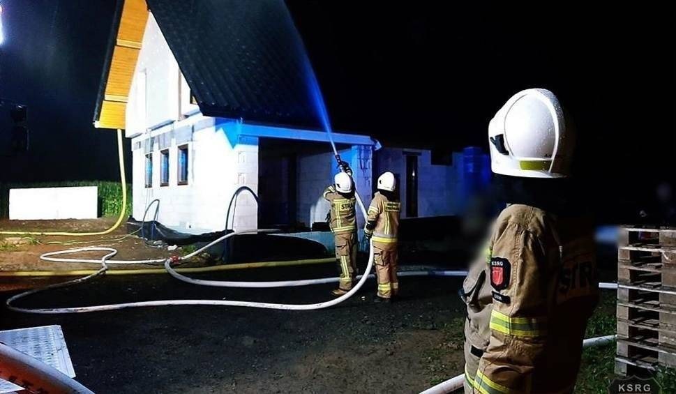 W Zatorze dom zapalił się od uderzenia pioruna [ZDJĘCIA]