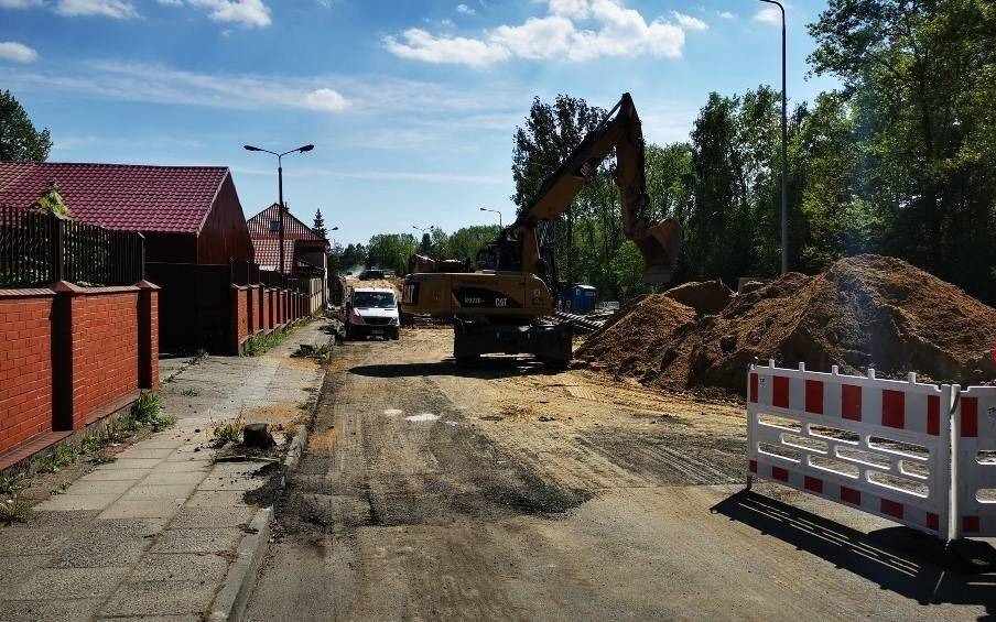 Trzebinia. Ludzie nie chcą tirów pod oknami swoich domów. Remont zaniedbanej drogi będzie dla nich przekleństwem