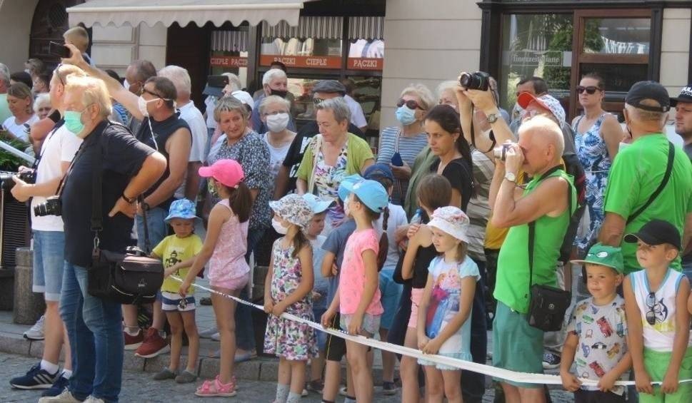 Tak Wadowiczanie kibicowali kolarzom. Czy to bezpieczne?