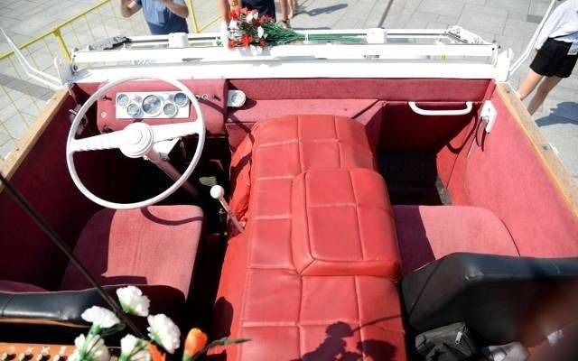 Papamobile rozebrano na części, ale oni poskładali go na nowo [ZDJĘCIA]